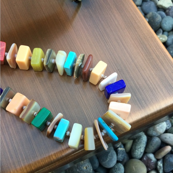 Vintage Native American Multi Stoned / Shell Graduated Necklace and Earrings set - Picture 3 of 11